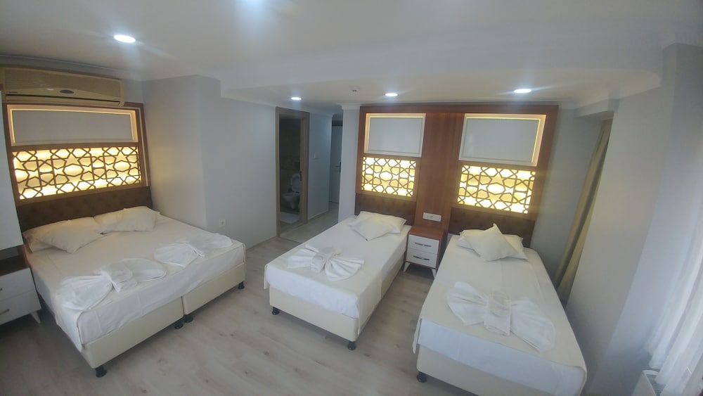 Grand Liza Hotel 15/49