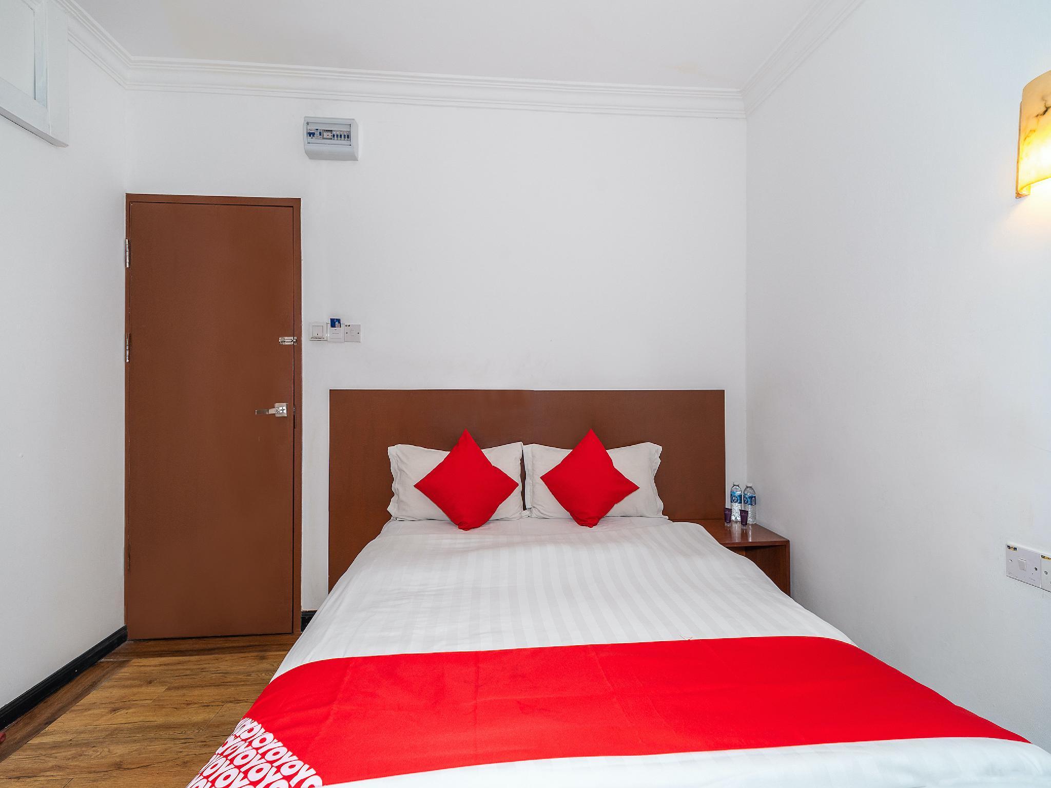 Standard, Queen Bed