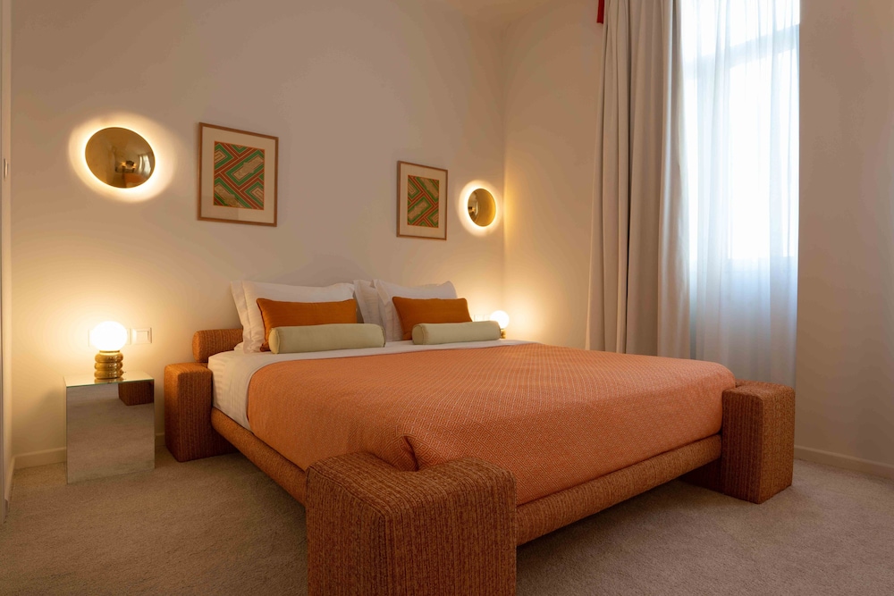 CLASSIC, QUEEN BED