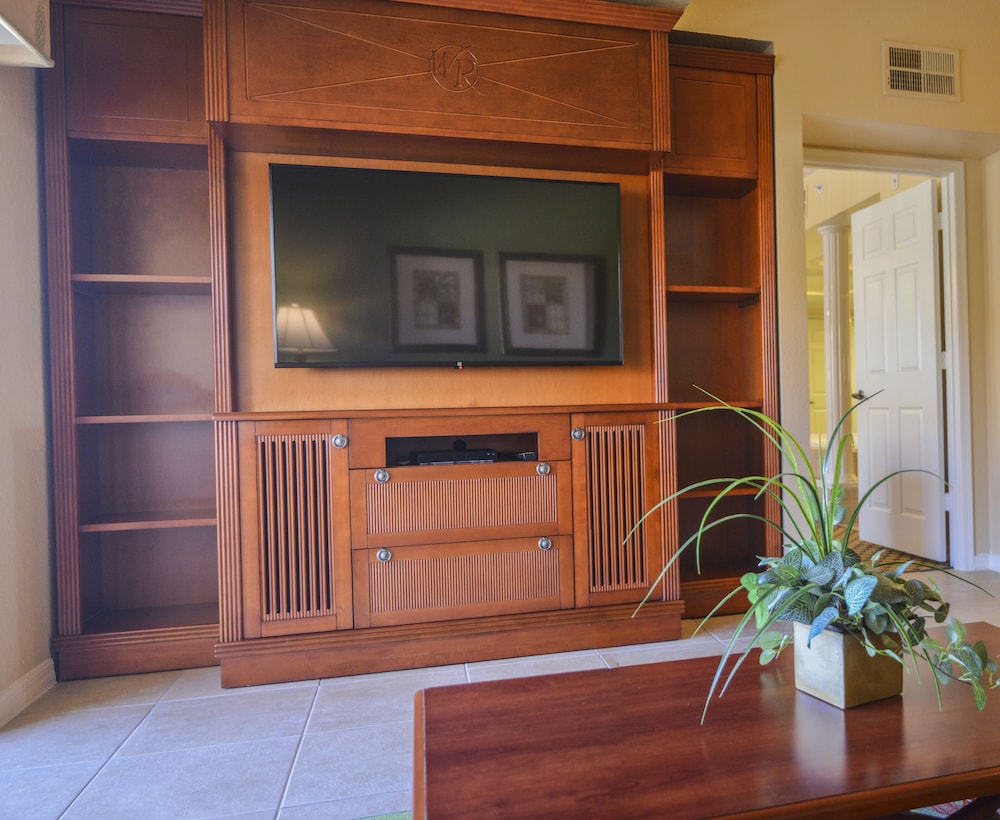 Beautiful Condo Near Universal Studios 5/50