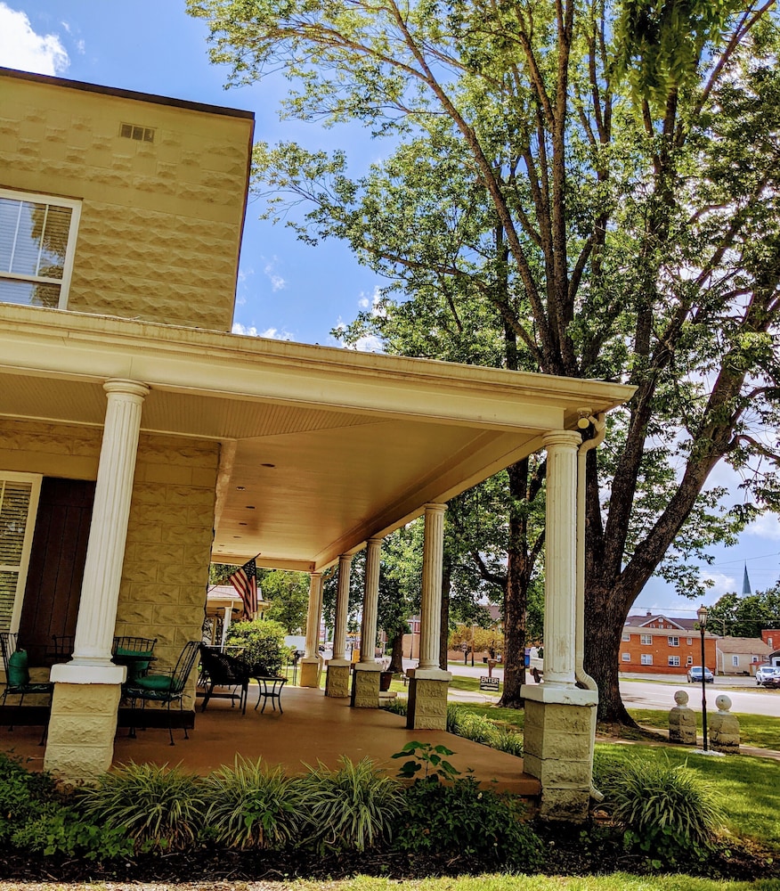 Grand Lux Inn 2/47