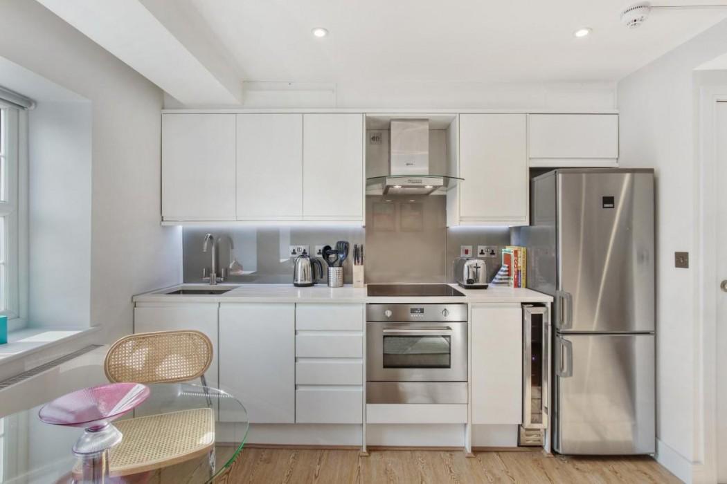 Cleveland Street by Aeria Apartment 8/33