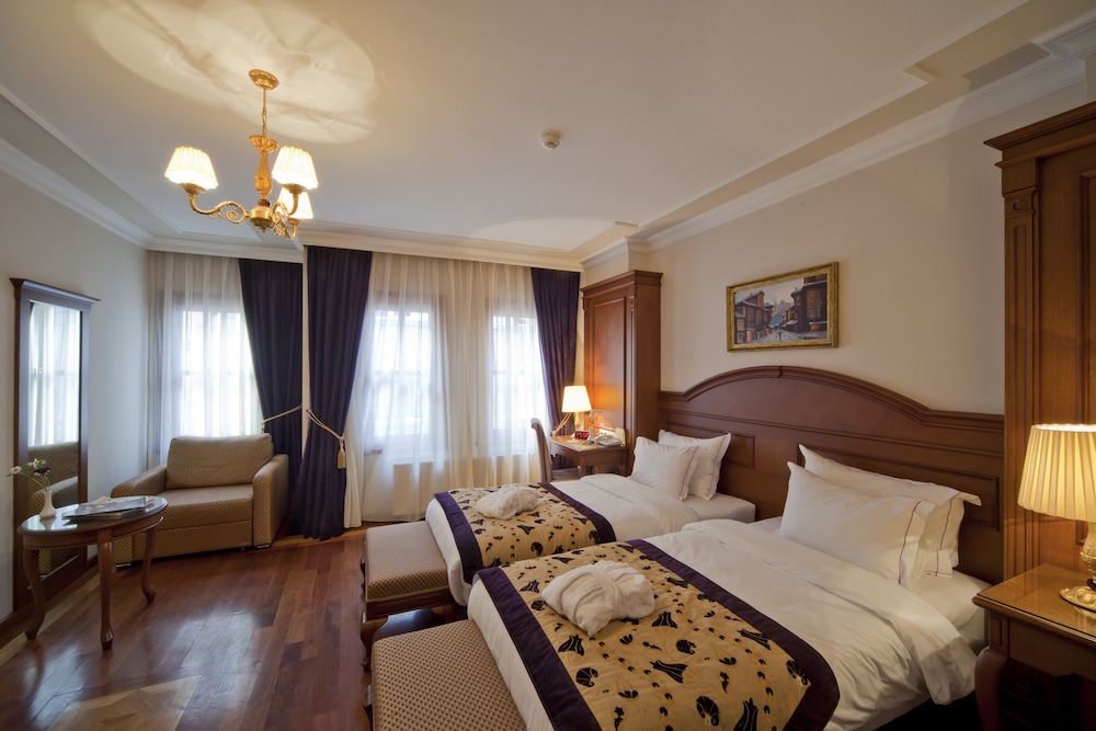 GLK Premier The Home Suites and Spa 14/50
