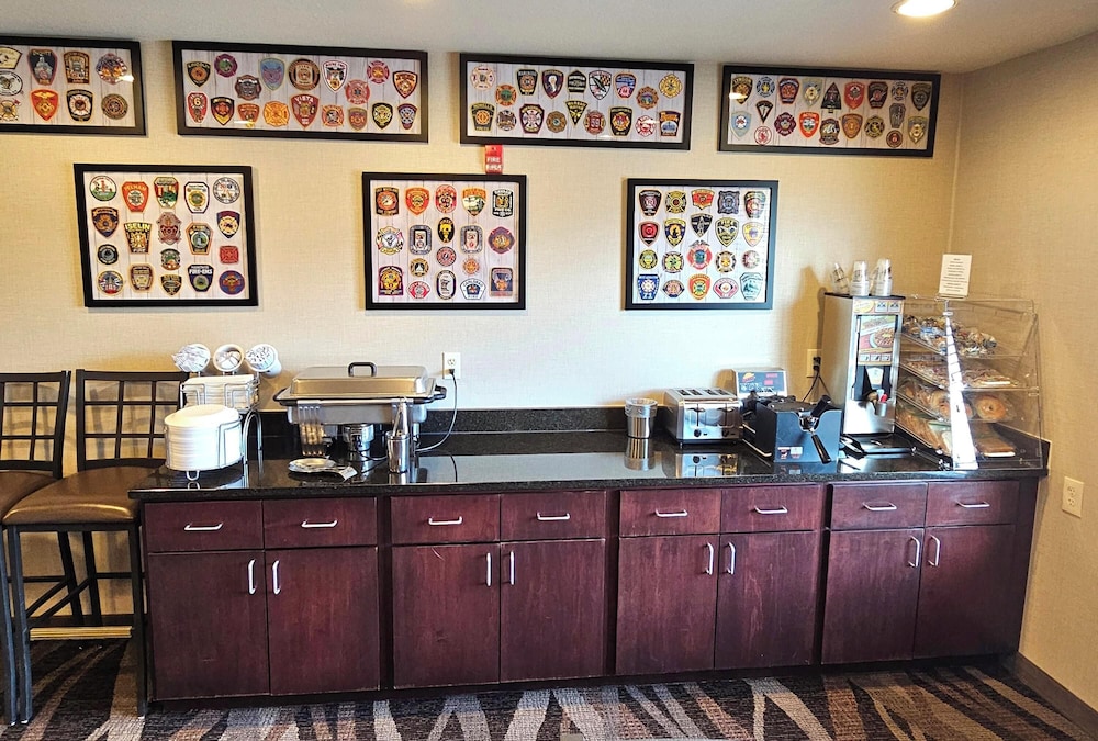 Cobblestone Inn & Suites - Clintonville 40/50