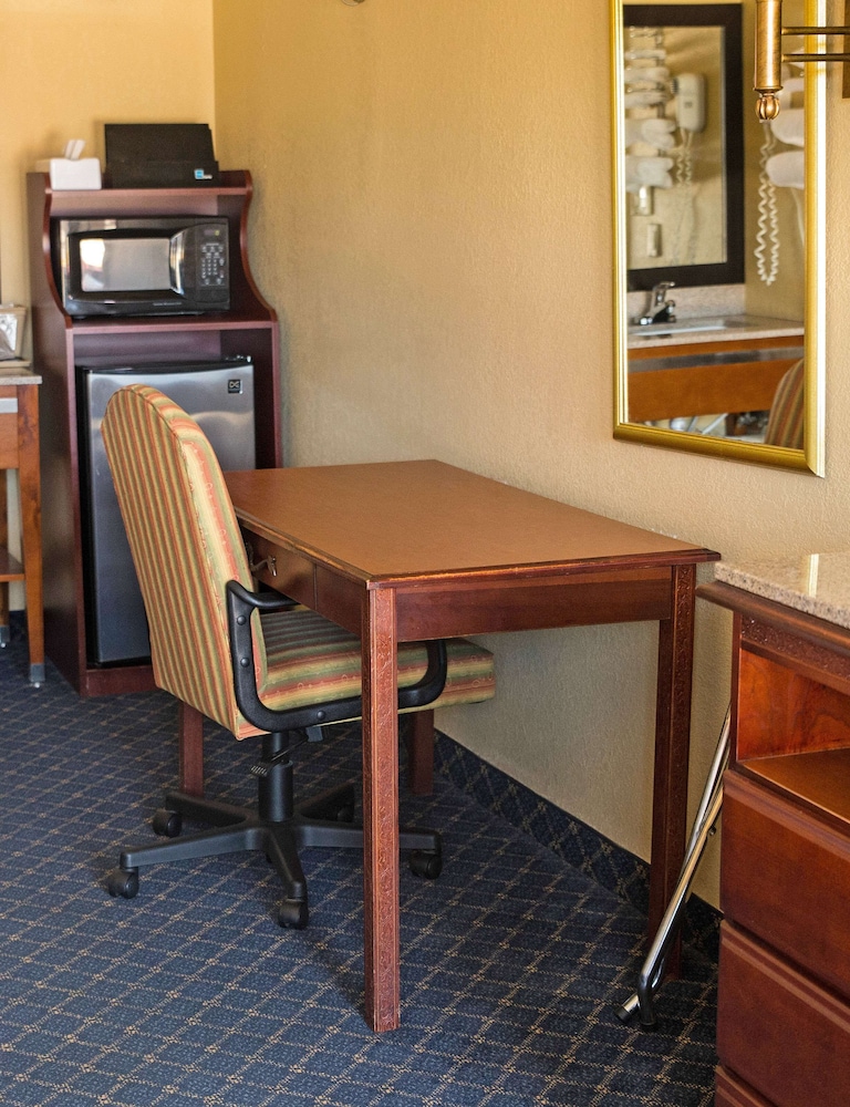 Americas Best Value Inn Monroeville 26/26