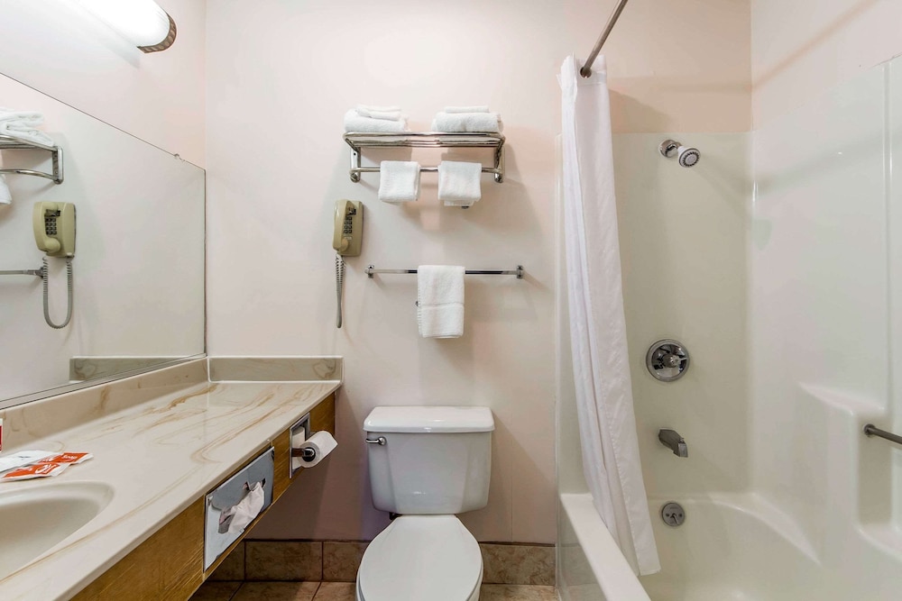 Econo Lodge Castro Valley 55/56