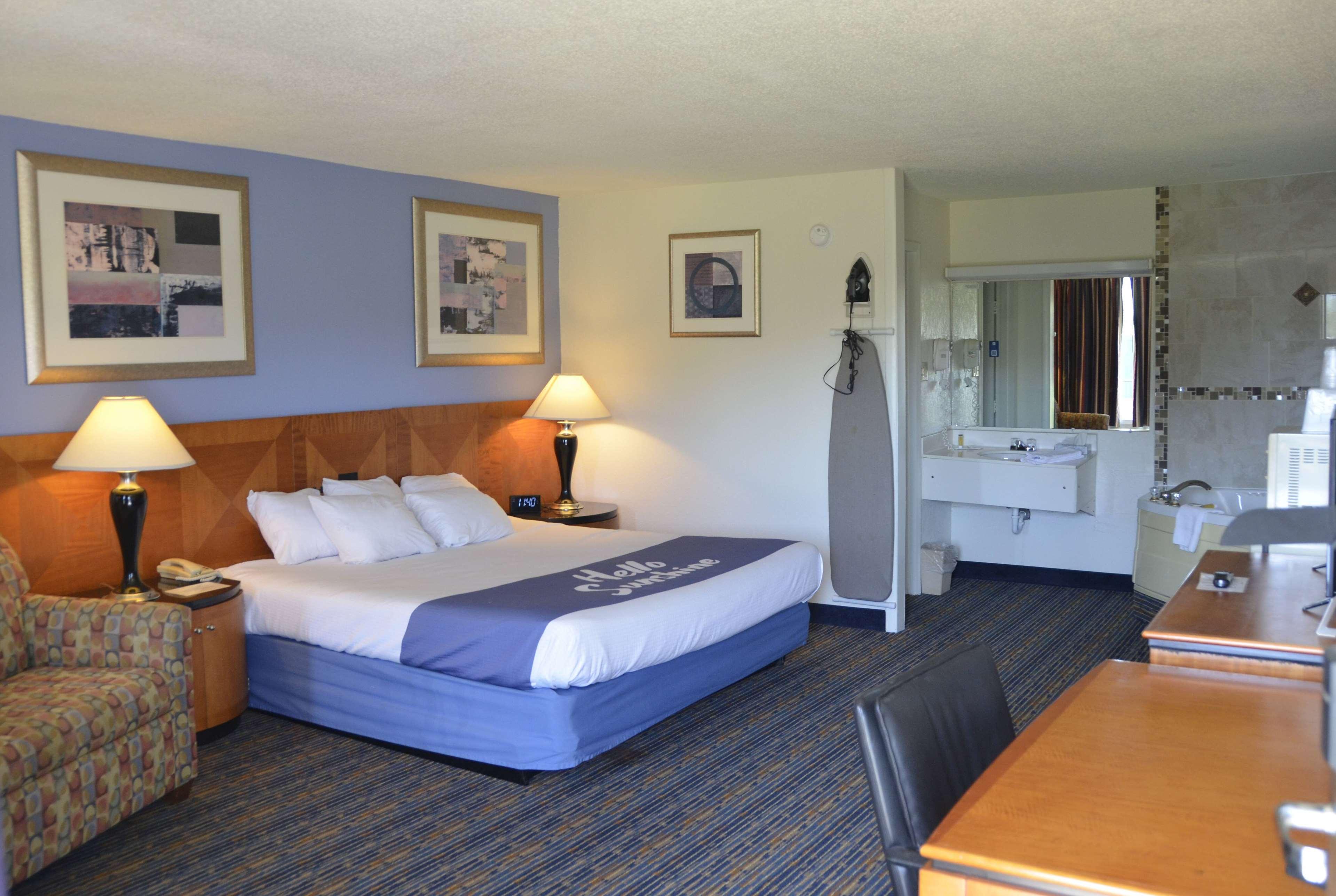 Deluxe, King Bed