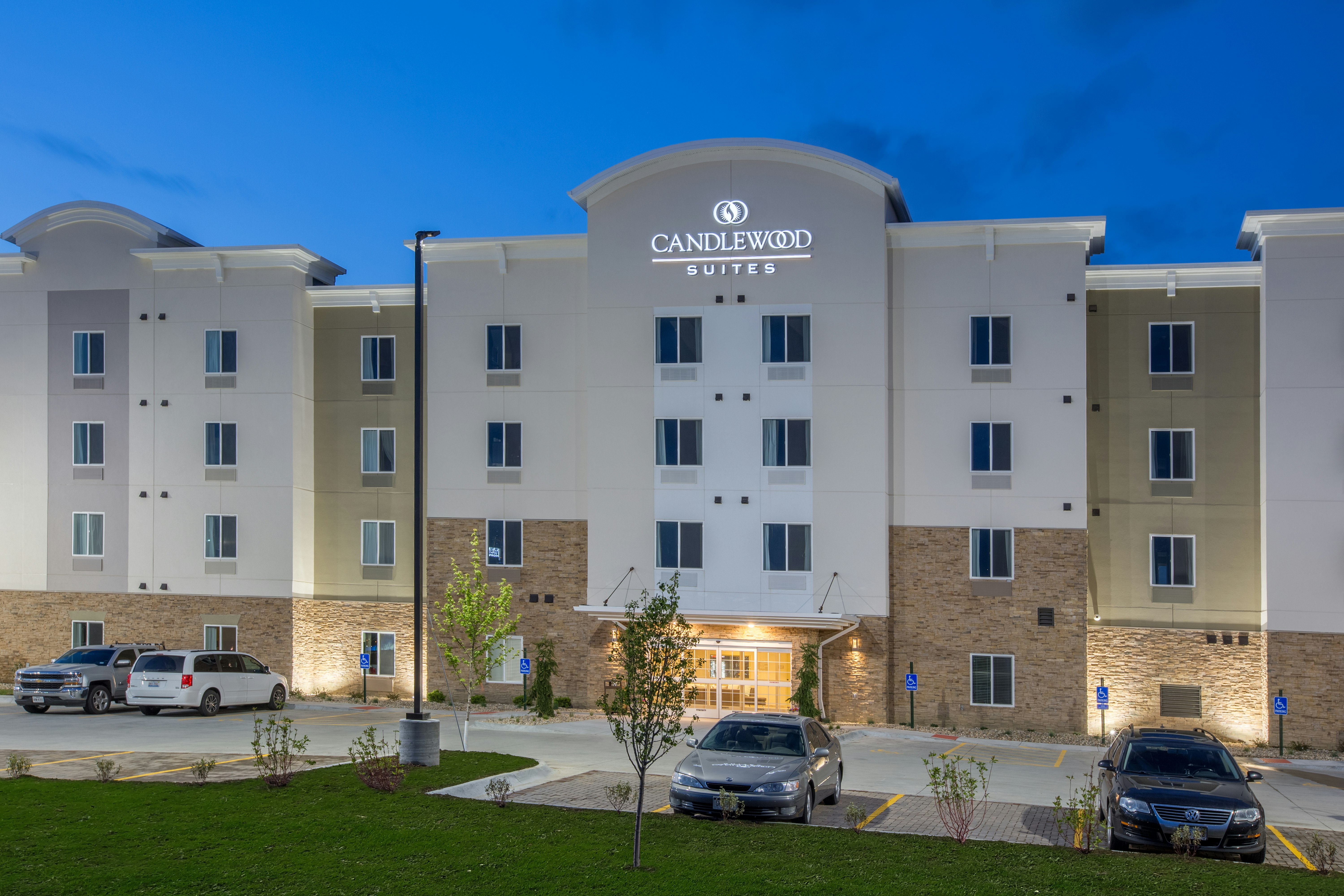 CANDLEWOOD SUITES OMAHA - MILLARD AREA 1/21