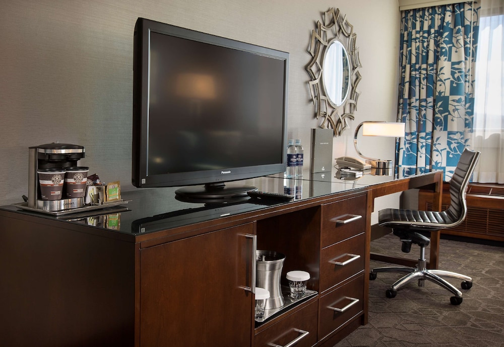 Hilton Concord 64/67