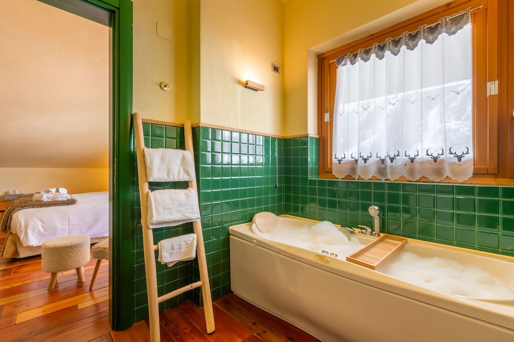 Shatush Hotel 50/50