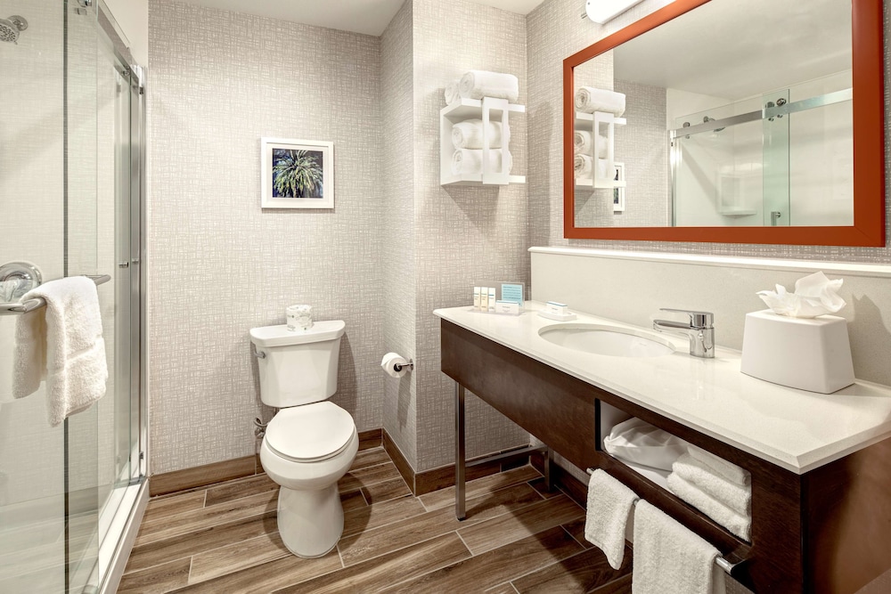 Hampton Inn and Suites Indio, CA 23/43