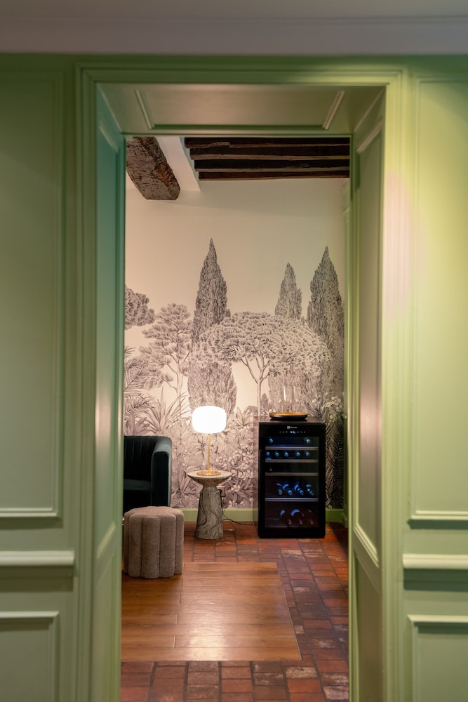 Hotel De Fleurie 31/50