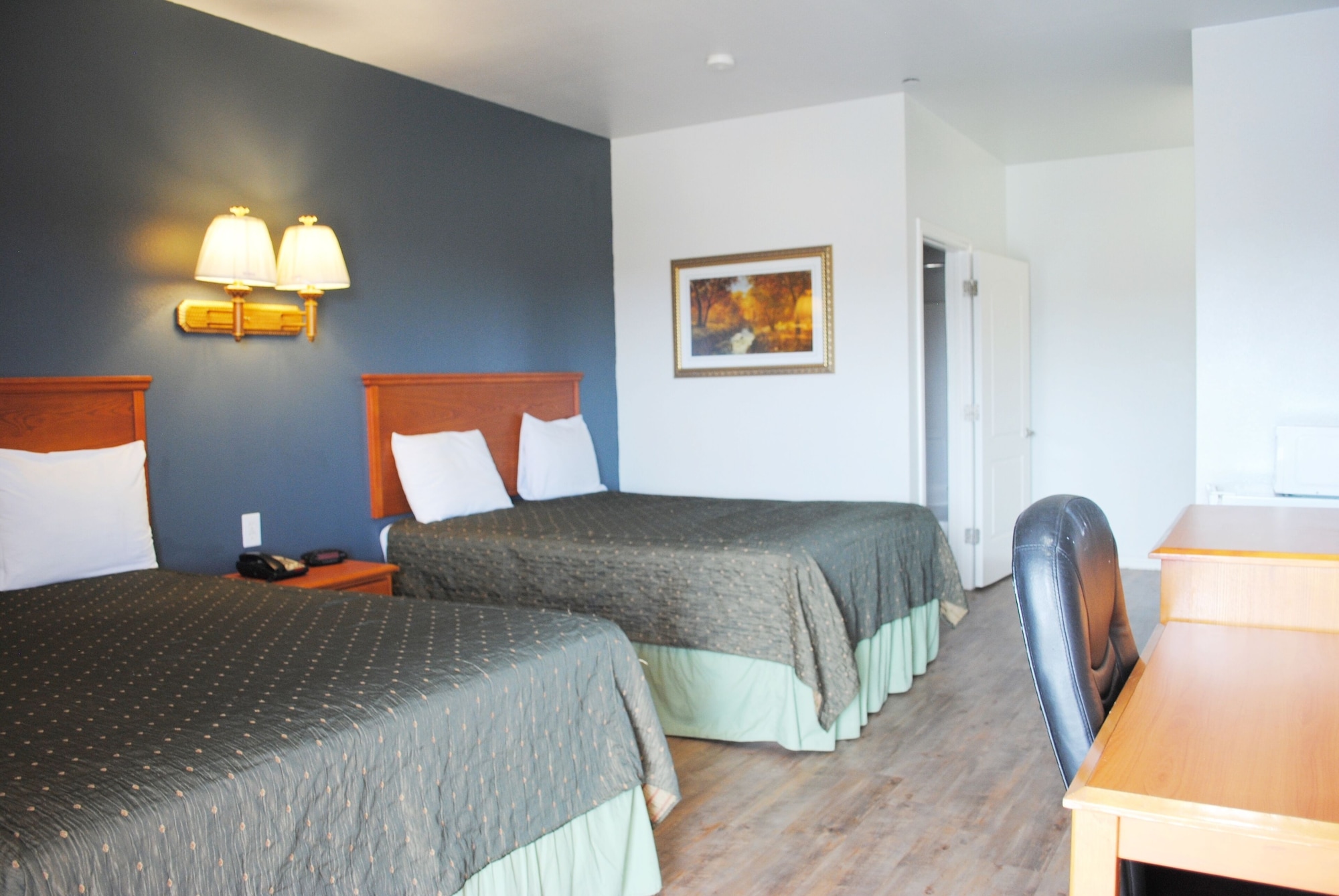 Standard, Single, 2 Queen Beds