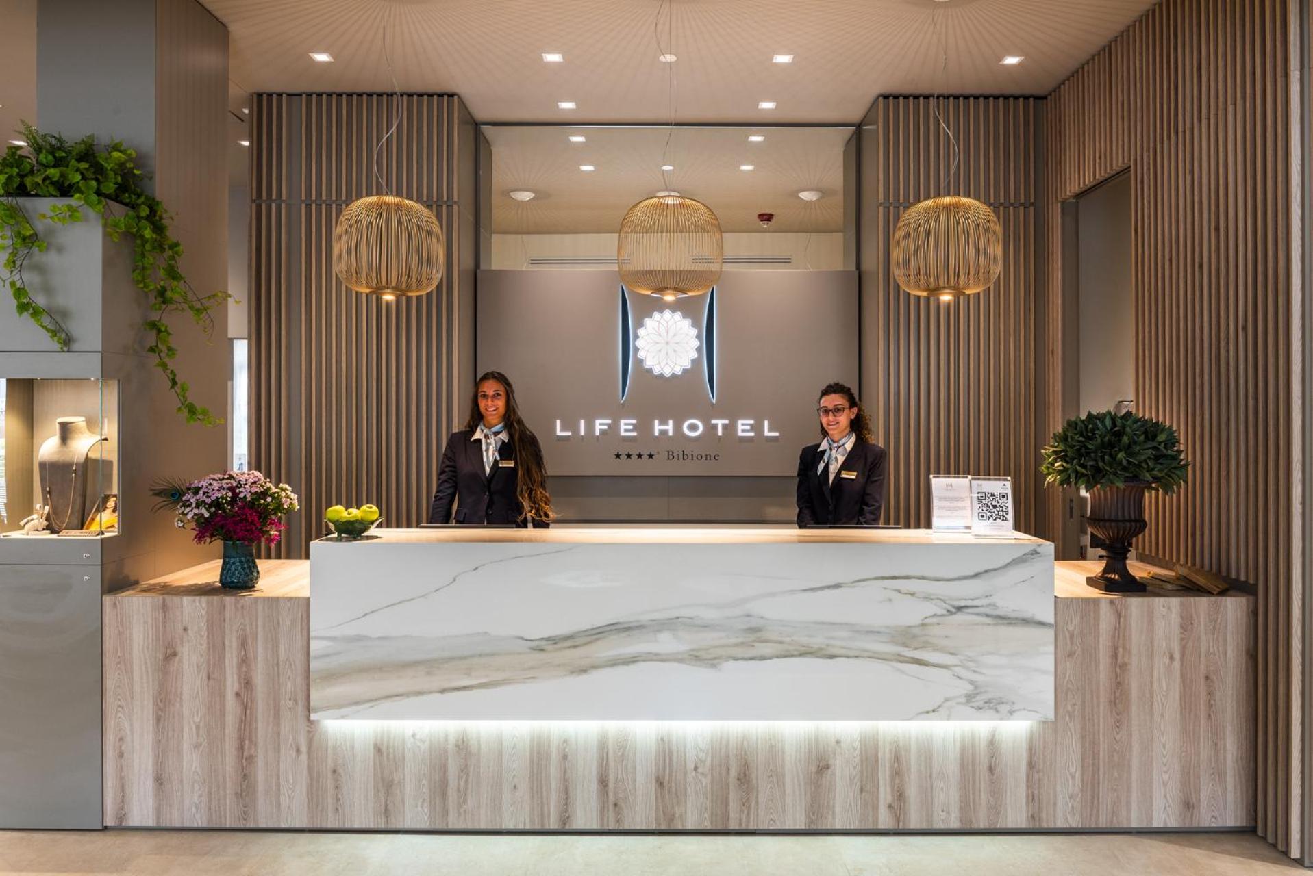 Life Hotel 7/50