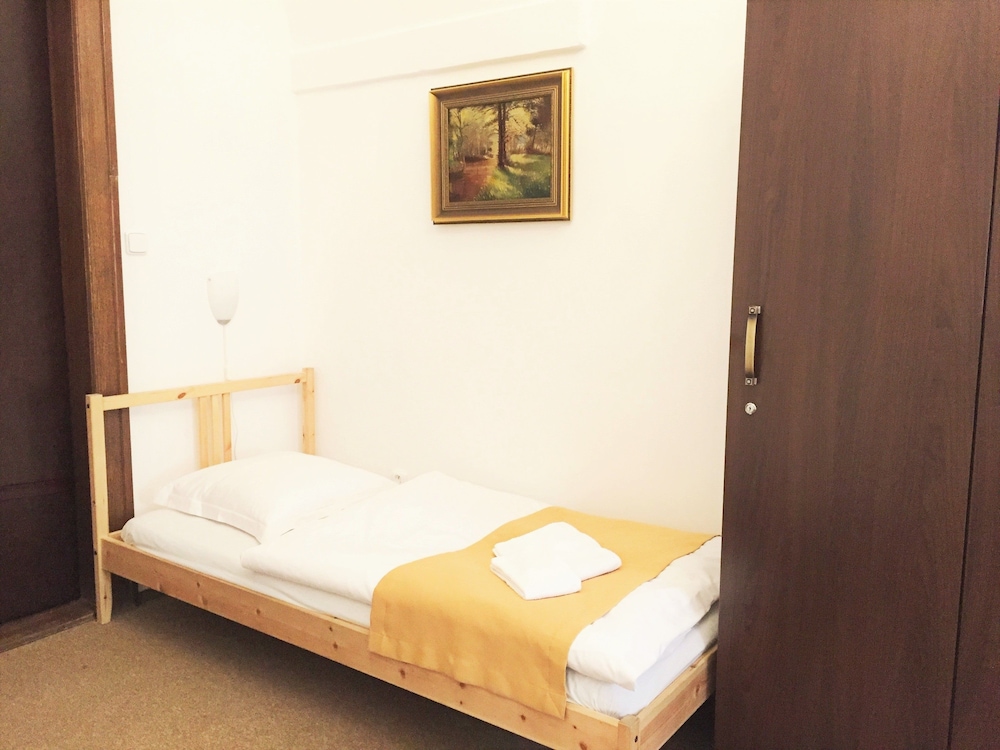 1 BEDROOM, CLASSIC, QUADRUPLE, PRIVATE BATHROOM