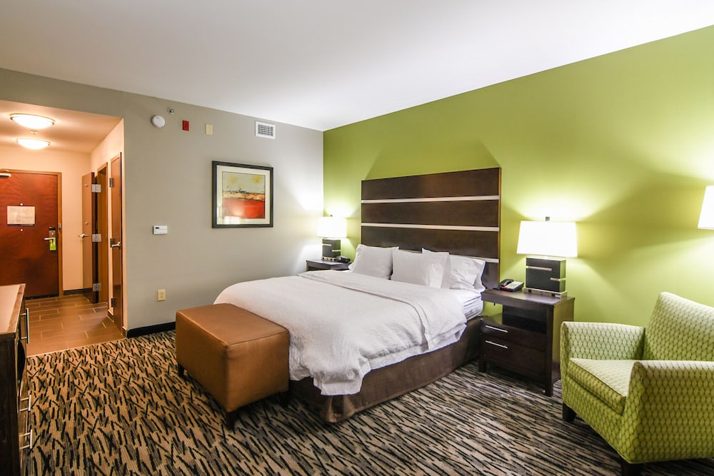 غرفة بسرير كينج بمطبخ صغير لذوي الإعاقة، Hampton Inn Foley 4/10