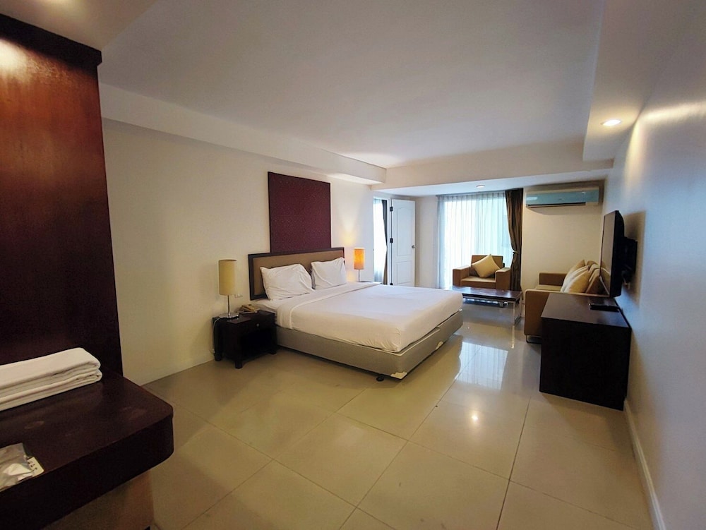Romance Hotel Srinakarin 45/80
