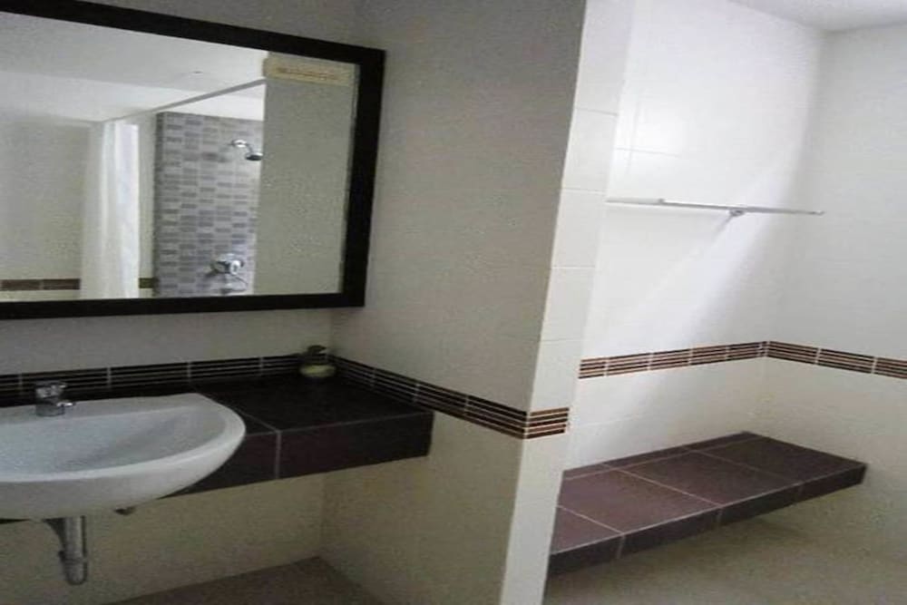 J Hotel 48/51