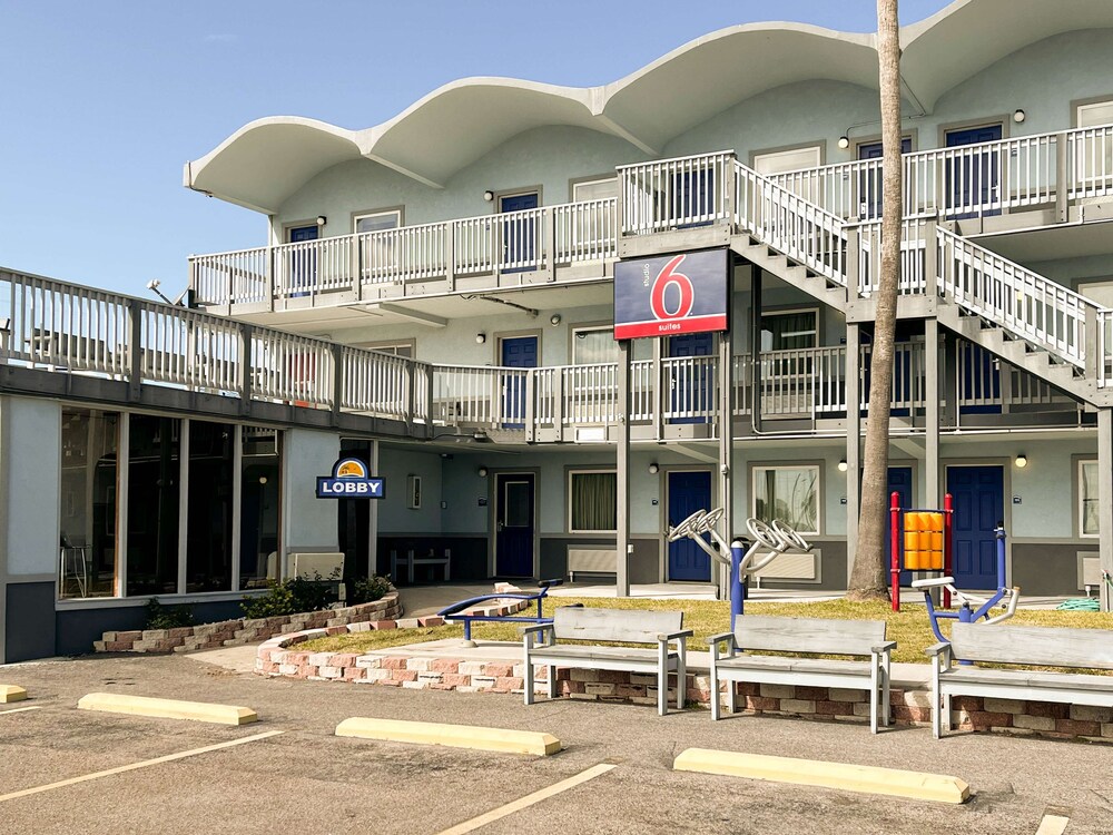 Blue Wave Inn 40/50