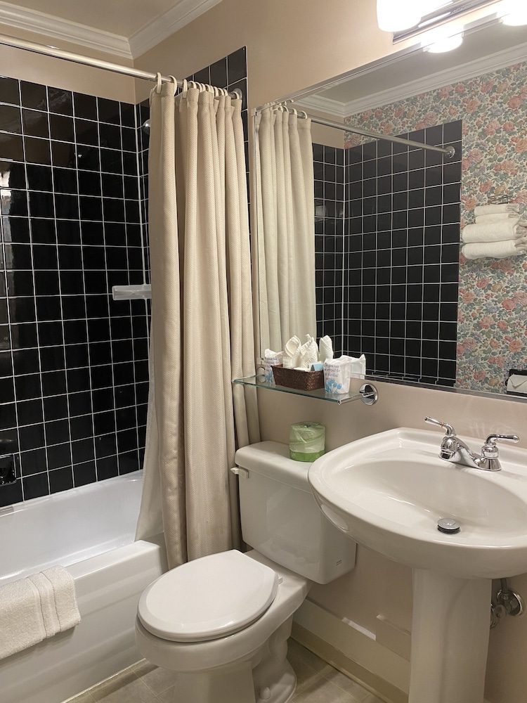 Kingston Hotel 55/63