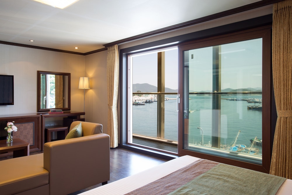 Tongyeong Anchovy Tourist Hotel 24/36