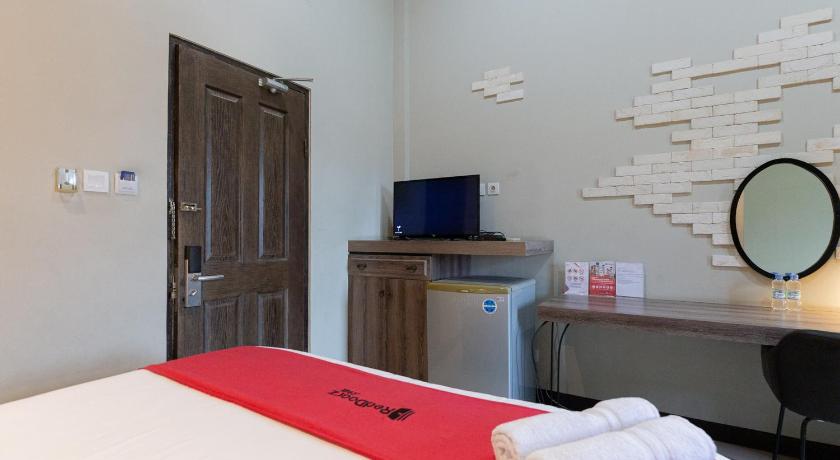 Reddoorz Plus Near Mall Slipi Jaya 29/50