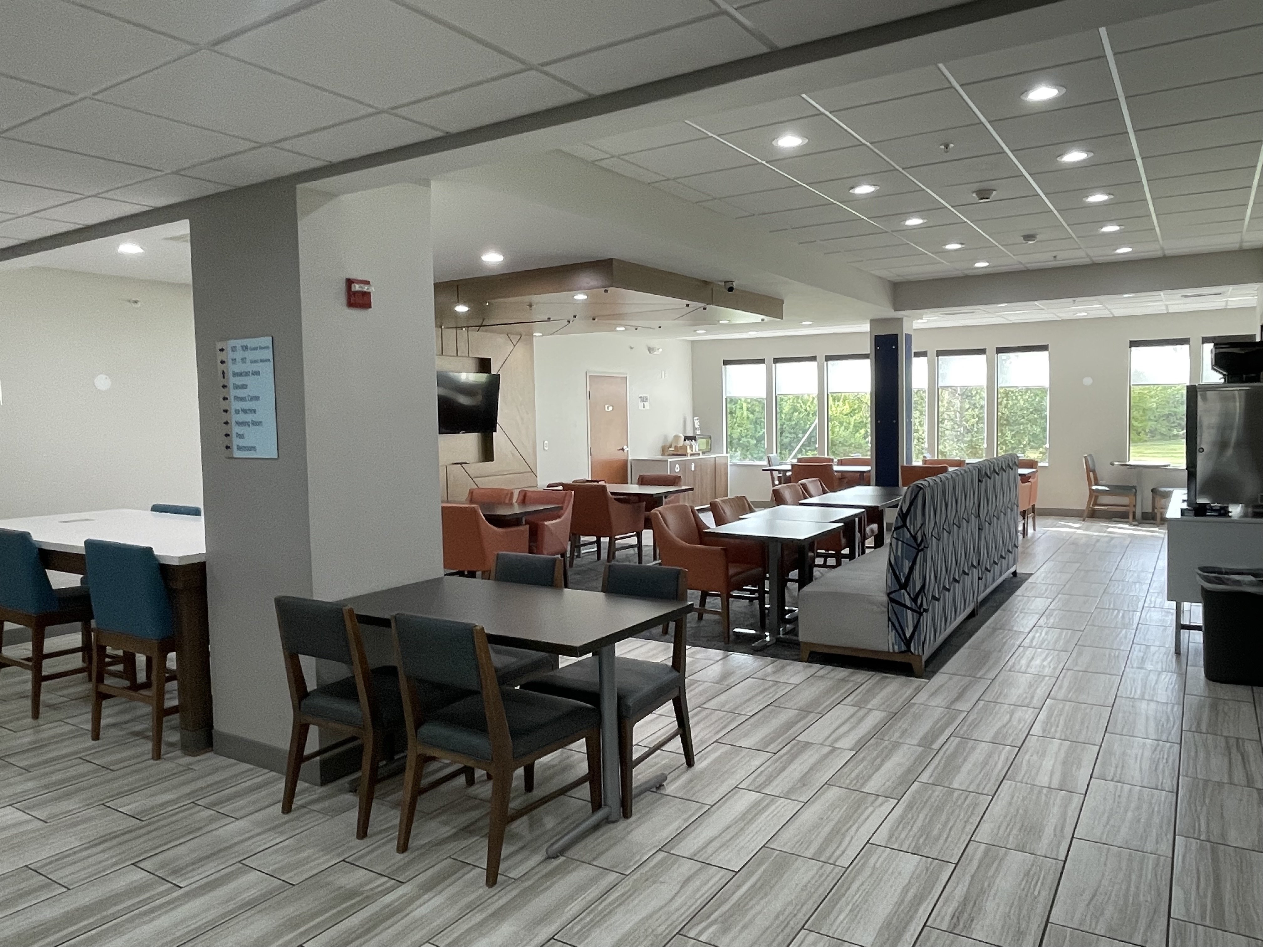 Holiday Inn Express Hotels And Suites Dayton North Tipp City 34/48