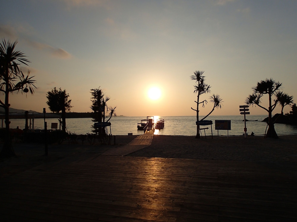 OKINAWA KARIYUSHI LCH.RESORT on The Beach 37/50