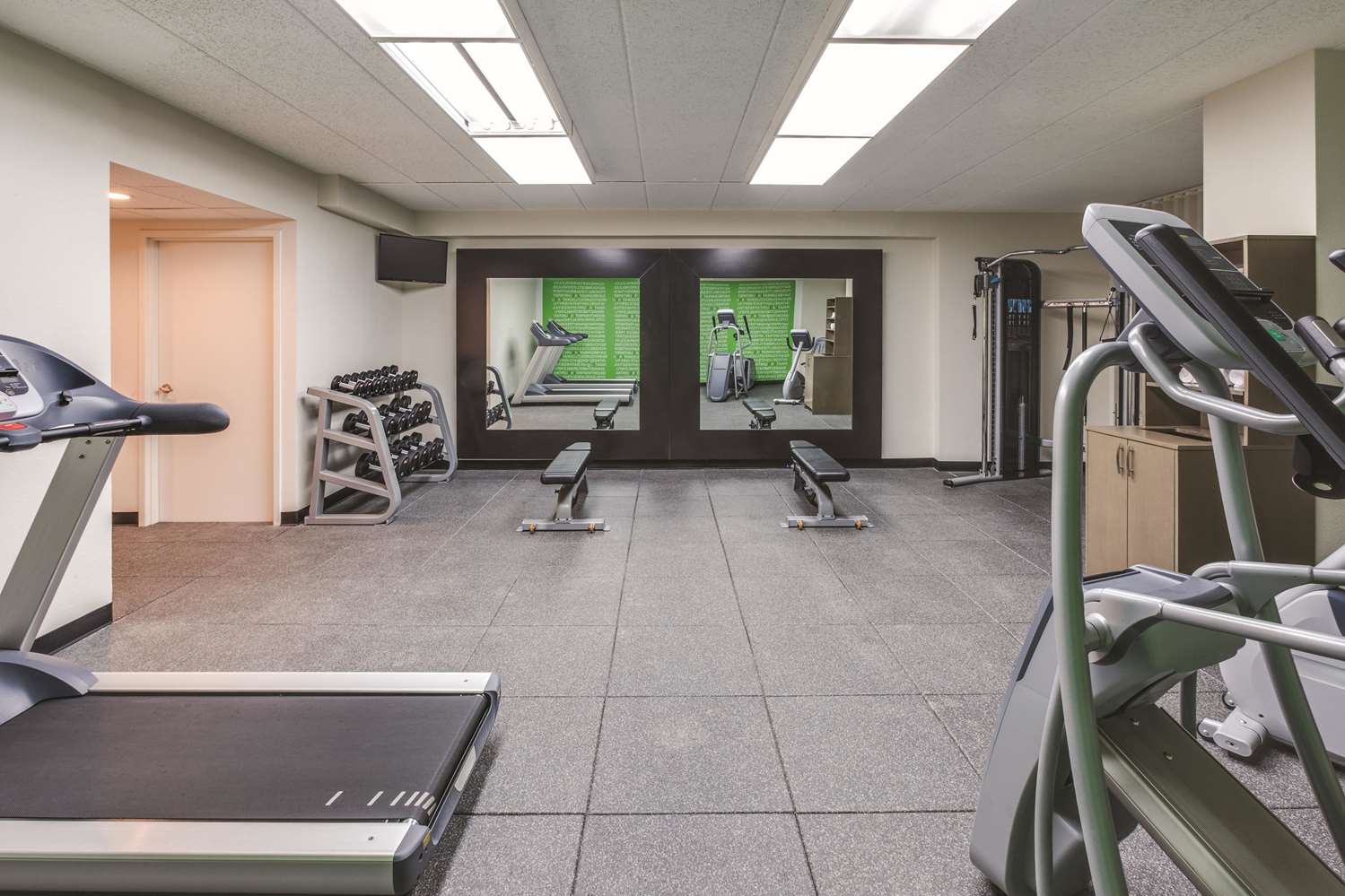 La Quinta Inn & Suites by Wyndham Philadelphia Airport 26/49