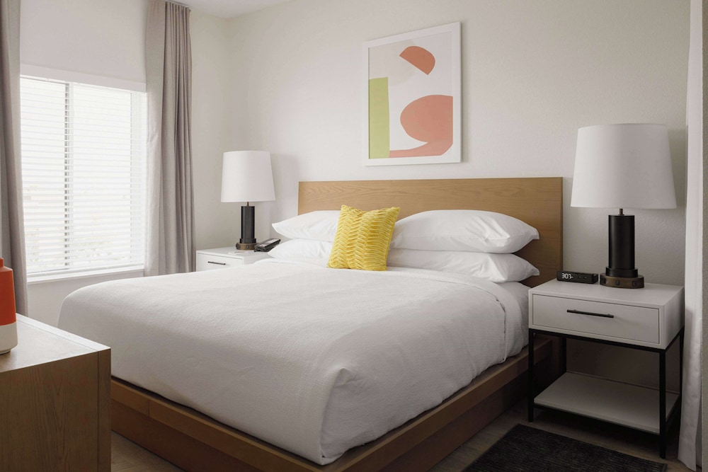 2 BEDROOMS, SUITE