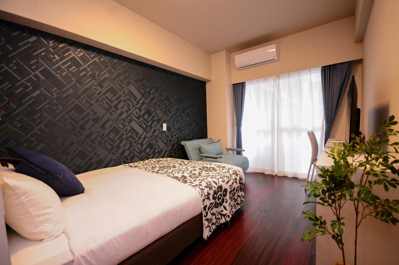 Moderate, Double Bed, Pool View, Smoking