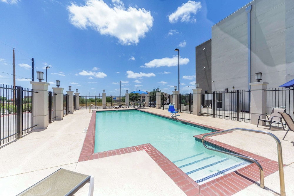 Motel6 Laredo, TX - Airport 60/66