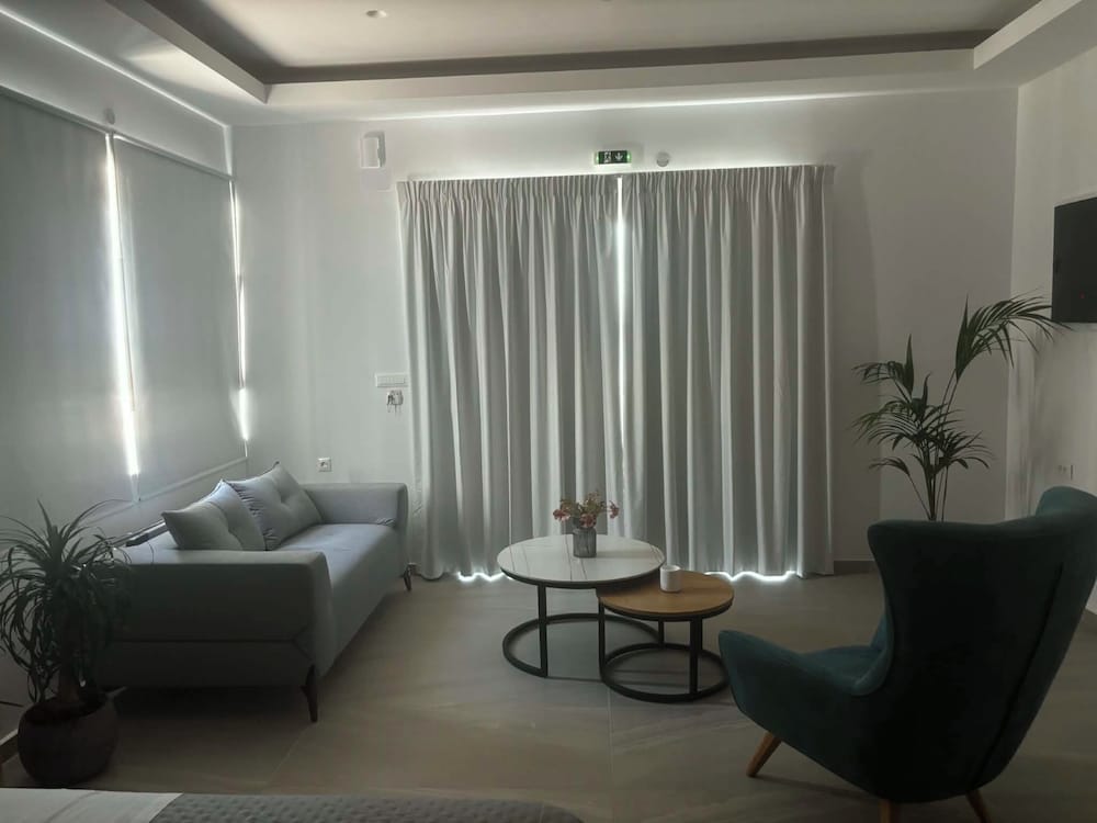 Socrates Apartments &amp; Restaurant 27/48