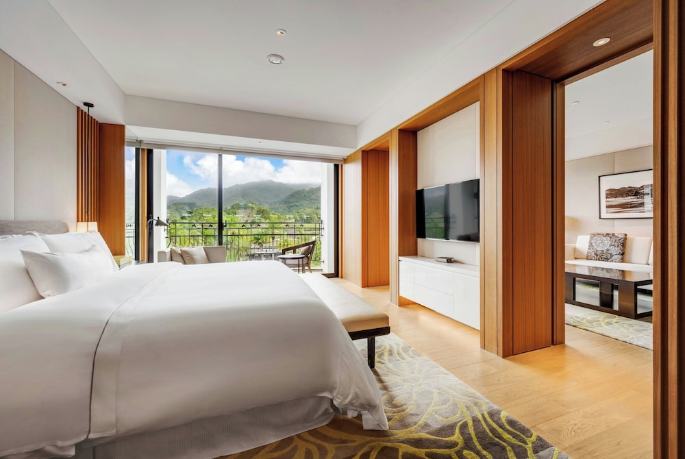 Executive, Suite, King Bed, Resort View