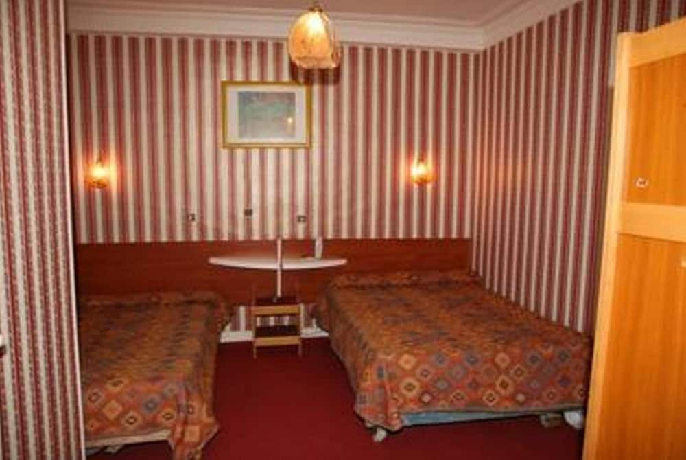 Sully Hotel 36/40