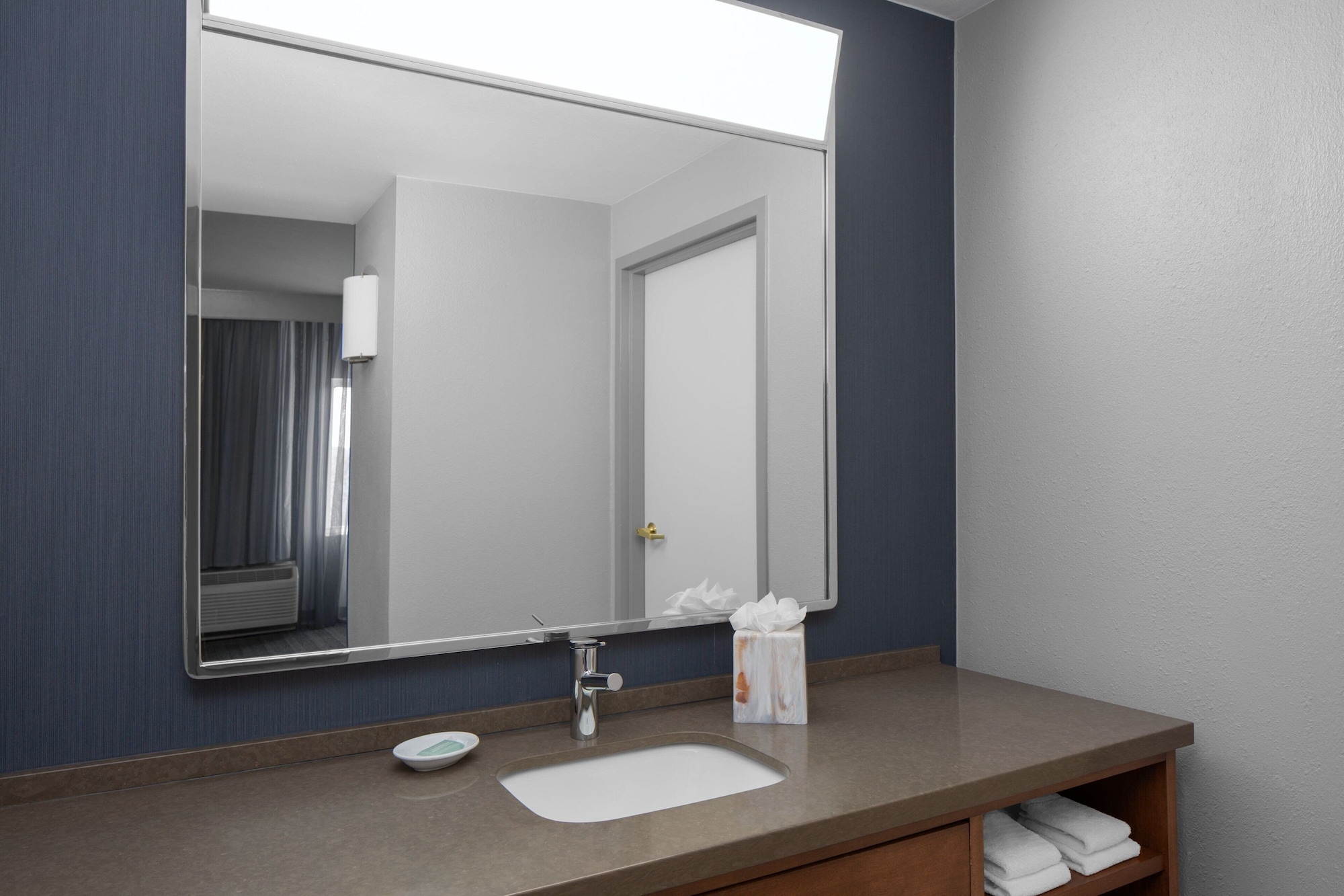 غرفة بسرير كينج مع أريكة، Courtyard By Marriott Tampa Oldsmar 3/4