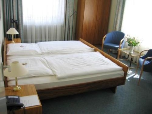 Room, Single