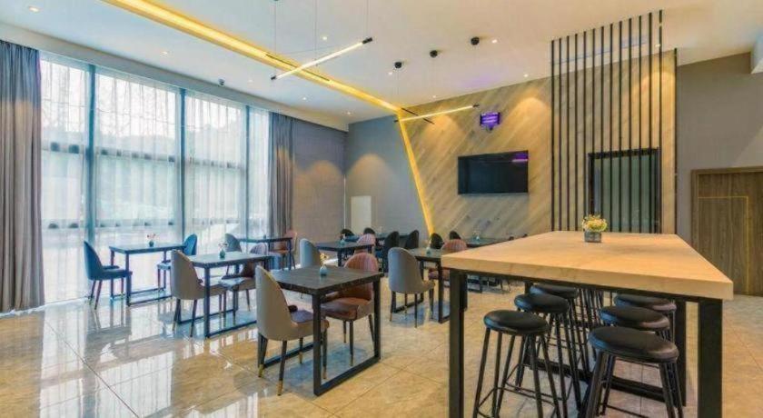 7 days premium hotel(Chongqing T3 terminal store) 44/55