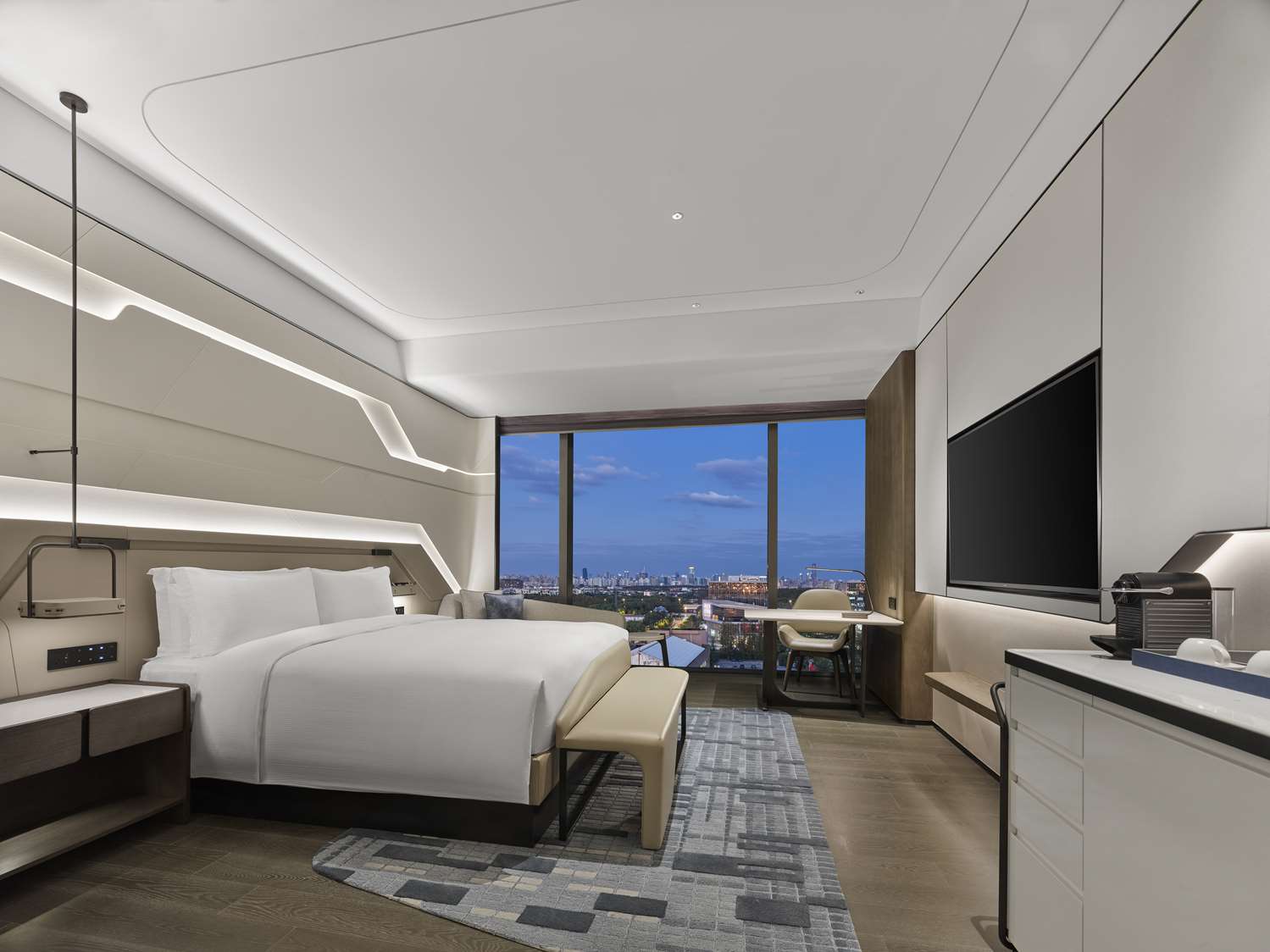 Executive, King Bed, Airport View