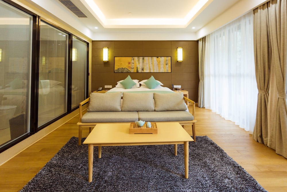 Nostalgia Hotel (West lake Hangzhou) 30/60