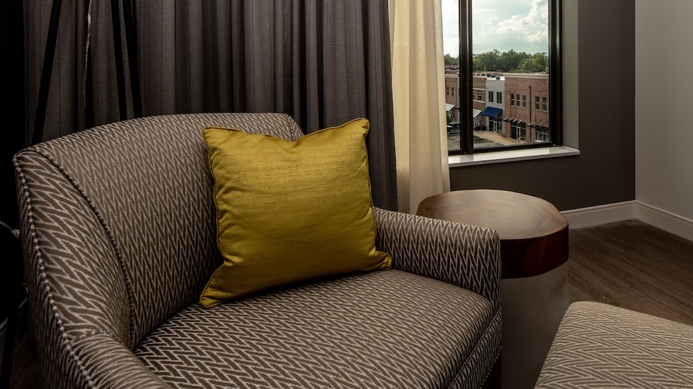 Hotel Indigo Hattiesburg 35/45