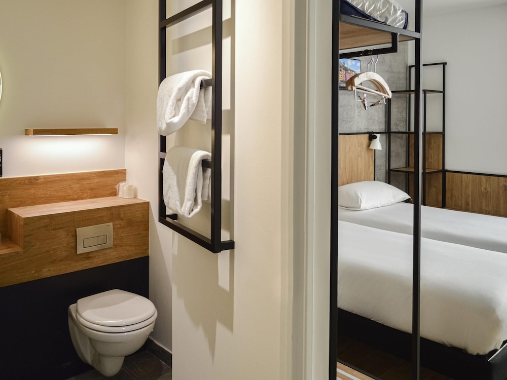 ibis Lyon Sud Oullins (Ex Hotel Campanile LYON SUD - Oullins) 76/78