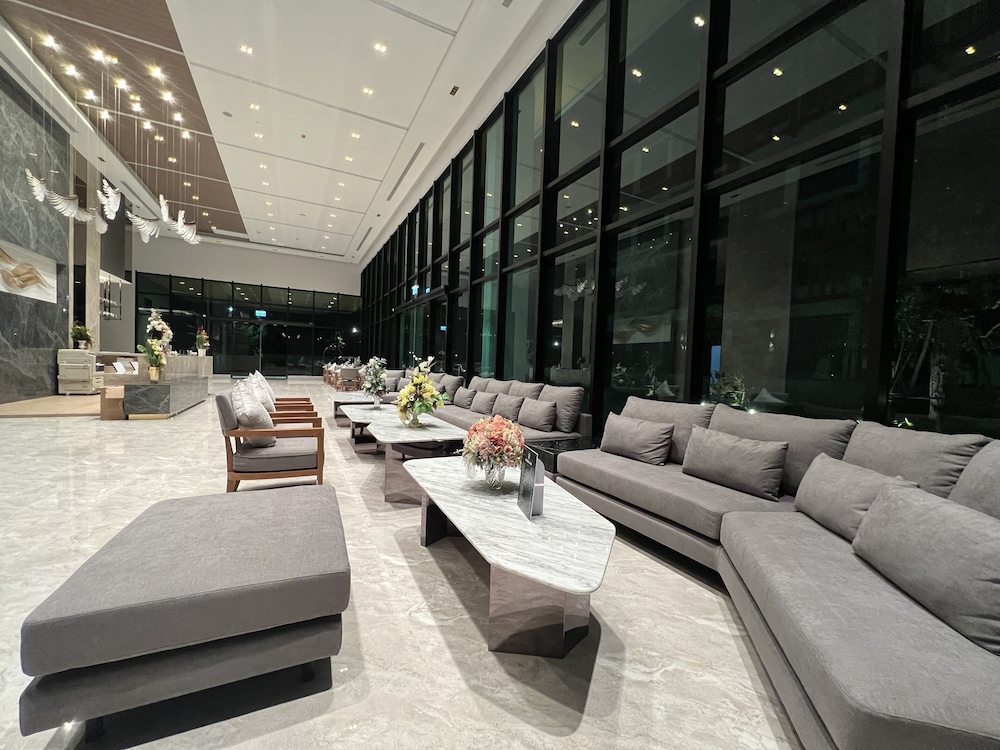 Crystal Srivaree Suvarnabhumi Hotel 30/49