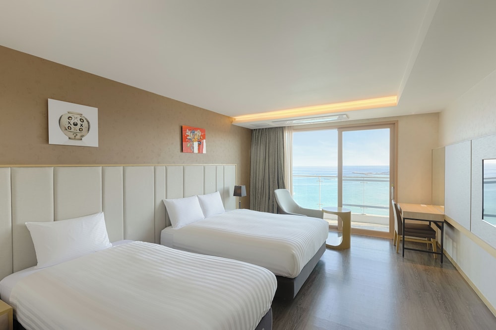Ocean, Water, Superior, Family, 1 Double and 1 Single Bed, Ocean View