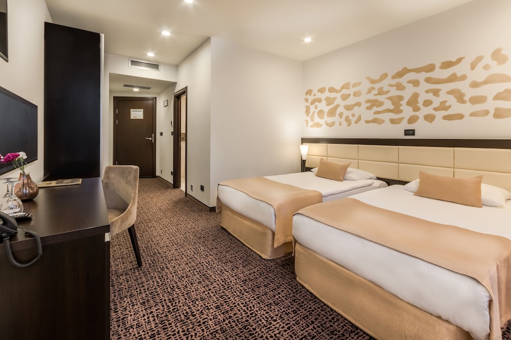 Hotel Diplomat 14/63