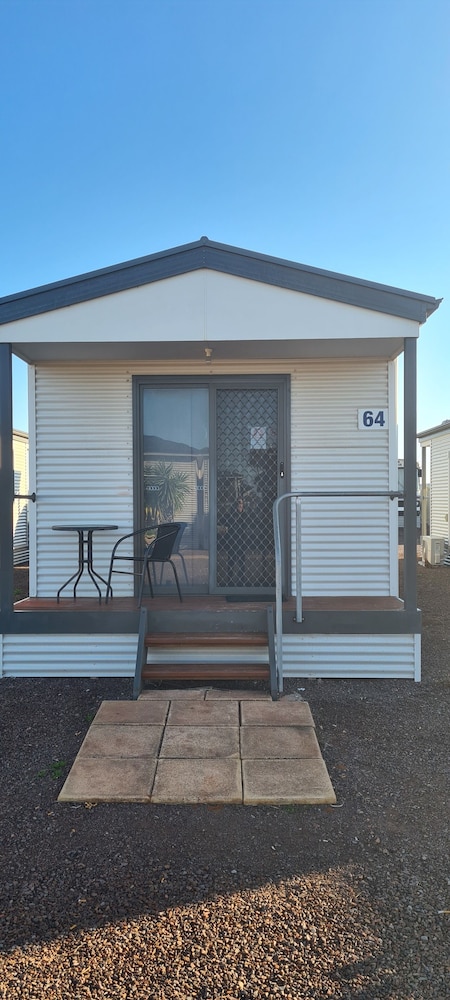 Sundowner Cabin And Tourist Park 6/50