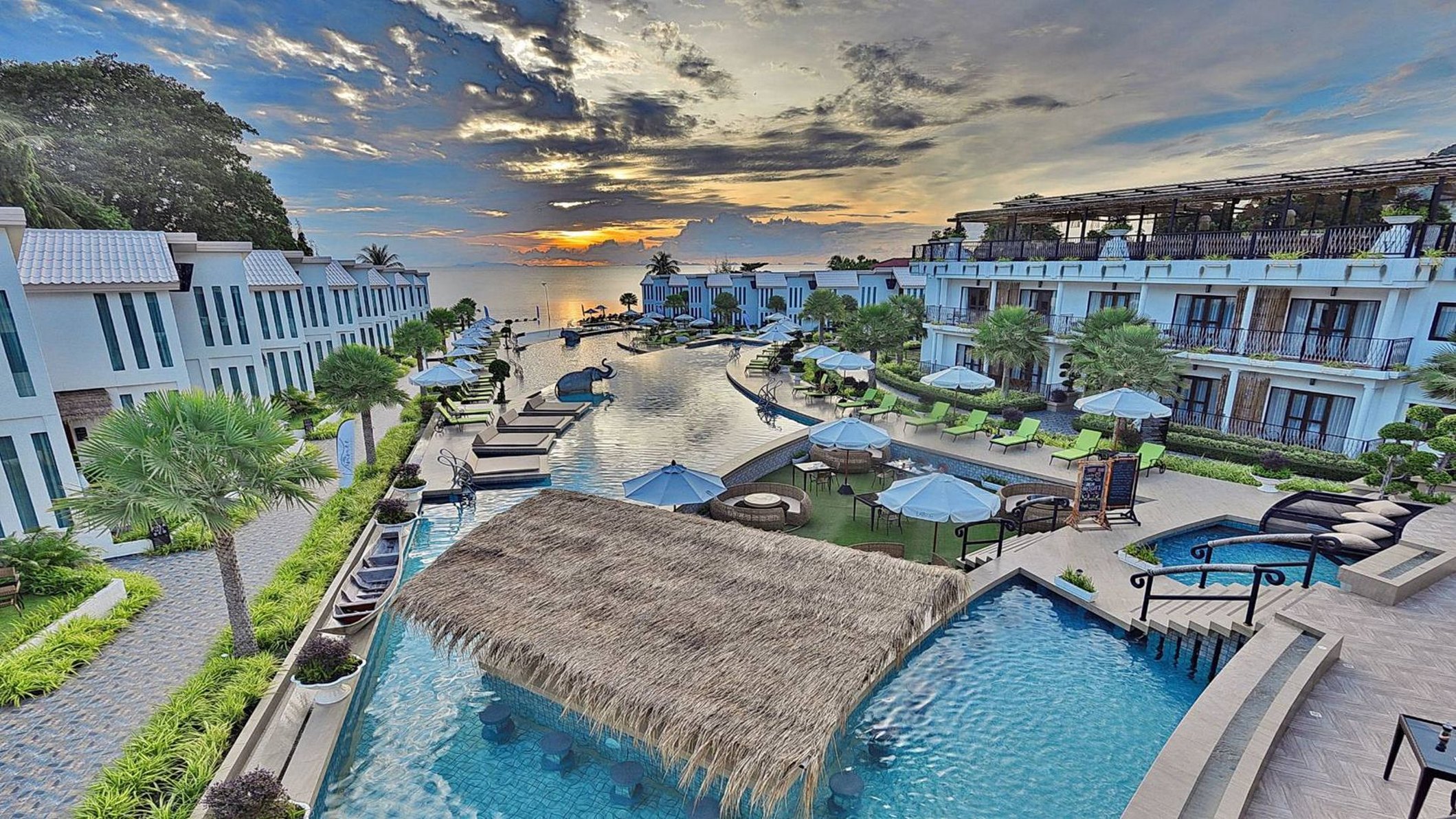 Vannee Golden Sands Beachfront Resort 23/24