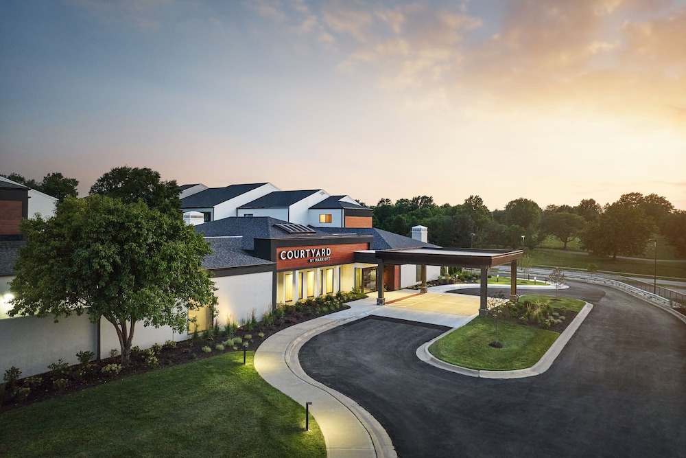 Courtyard by Marriott Kansas City Overland Park/Metcalf, South of College Boulevard 52/56
