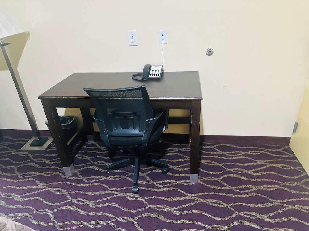 Express Inn & Suites - Bush Airport 29/34