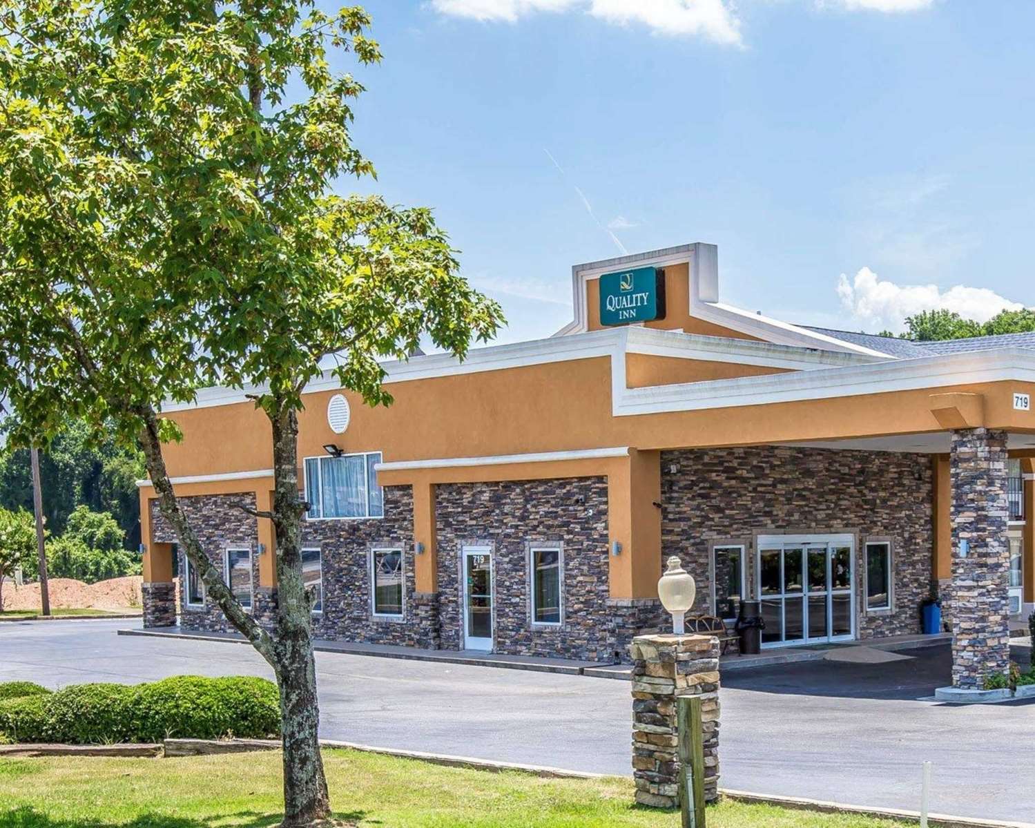 Quality Inn Greenwood Hwy 25 9/49